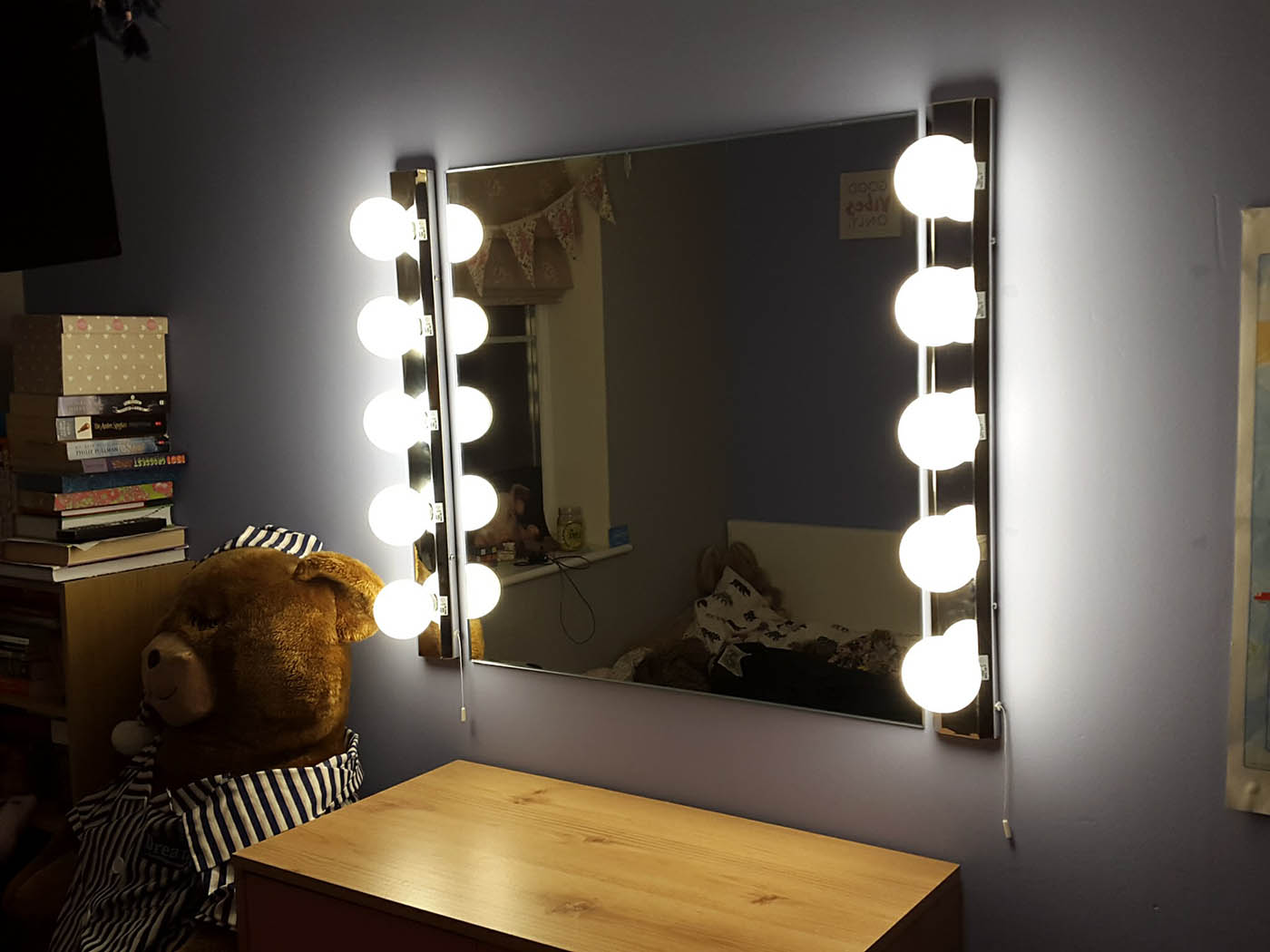 electrician - make up mirror lighting
